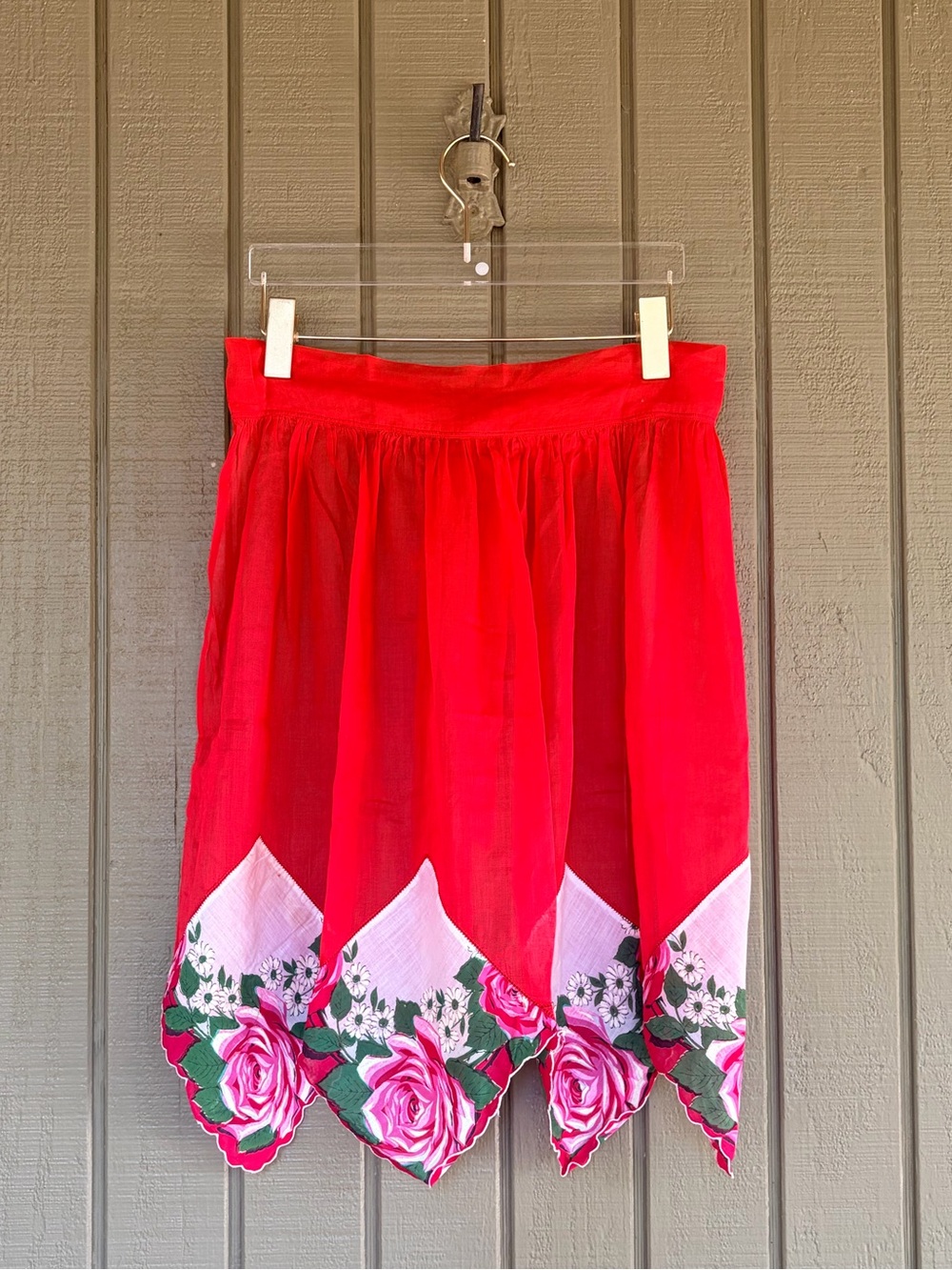 Vtg 1950s Handkerchief Hankie Hem Waist Apron Red Pink Cabbage Rose Scalloped